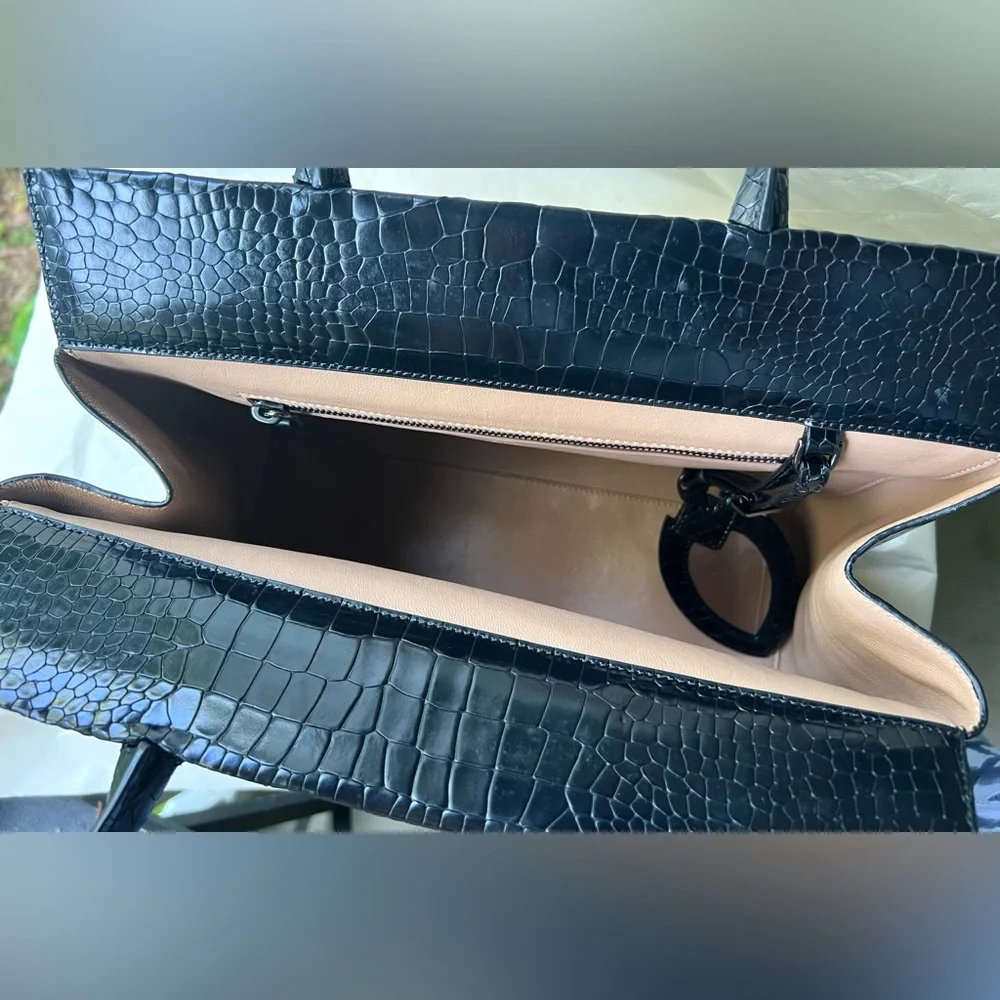 Alaia Leather Shoulder Bag - Picture 3 of 8